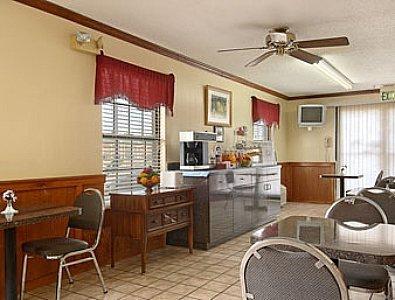 Super 8 By Wyndham Lakeland Εξωτερικό φωτογραφία
